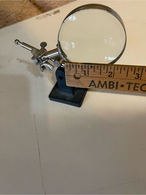 Vintage Fly Fishing Lure Tool MAGNIFYING GLASS ALLIGATOR CLIPS STAND